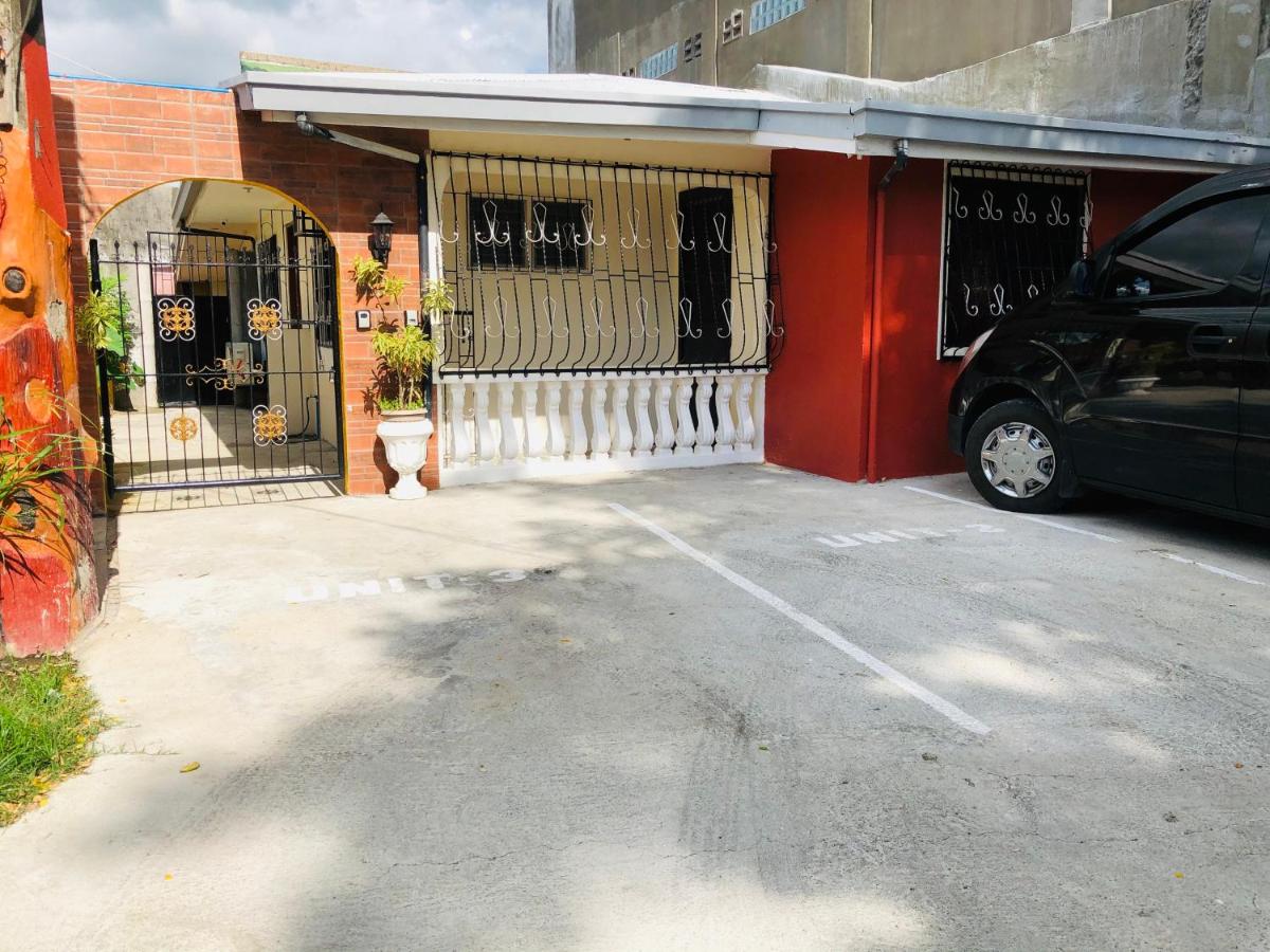 Suitetrails - 1 Bedroom unit with Parking in Naga City