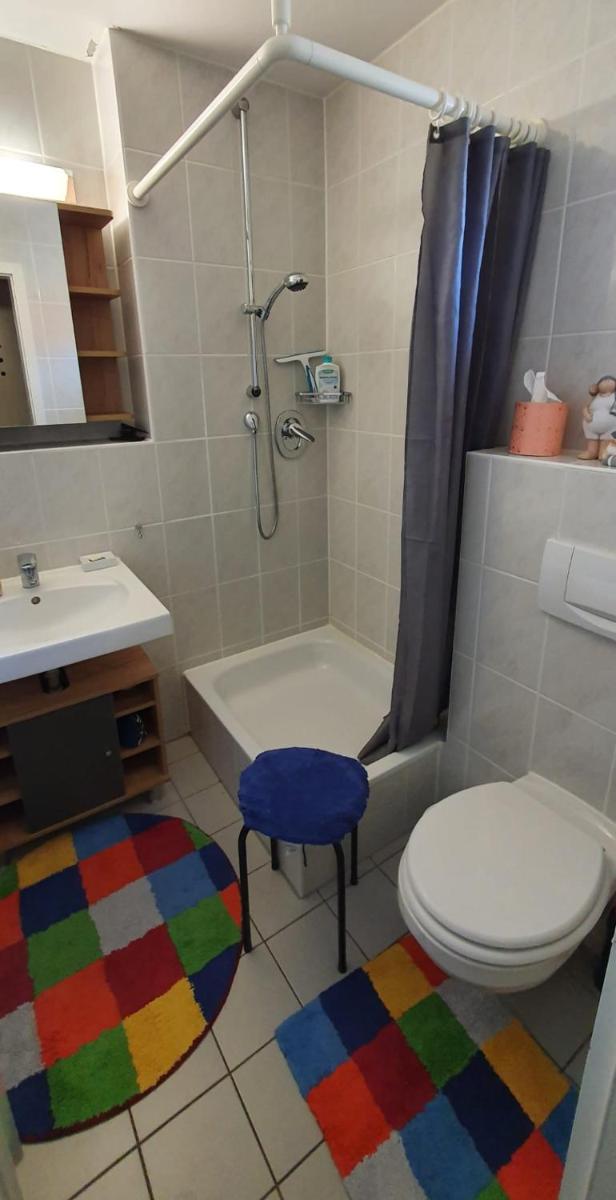 Kleine strandnahe Ferienwohnung auf dem Bakenberg Insel Rügen - Housity