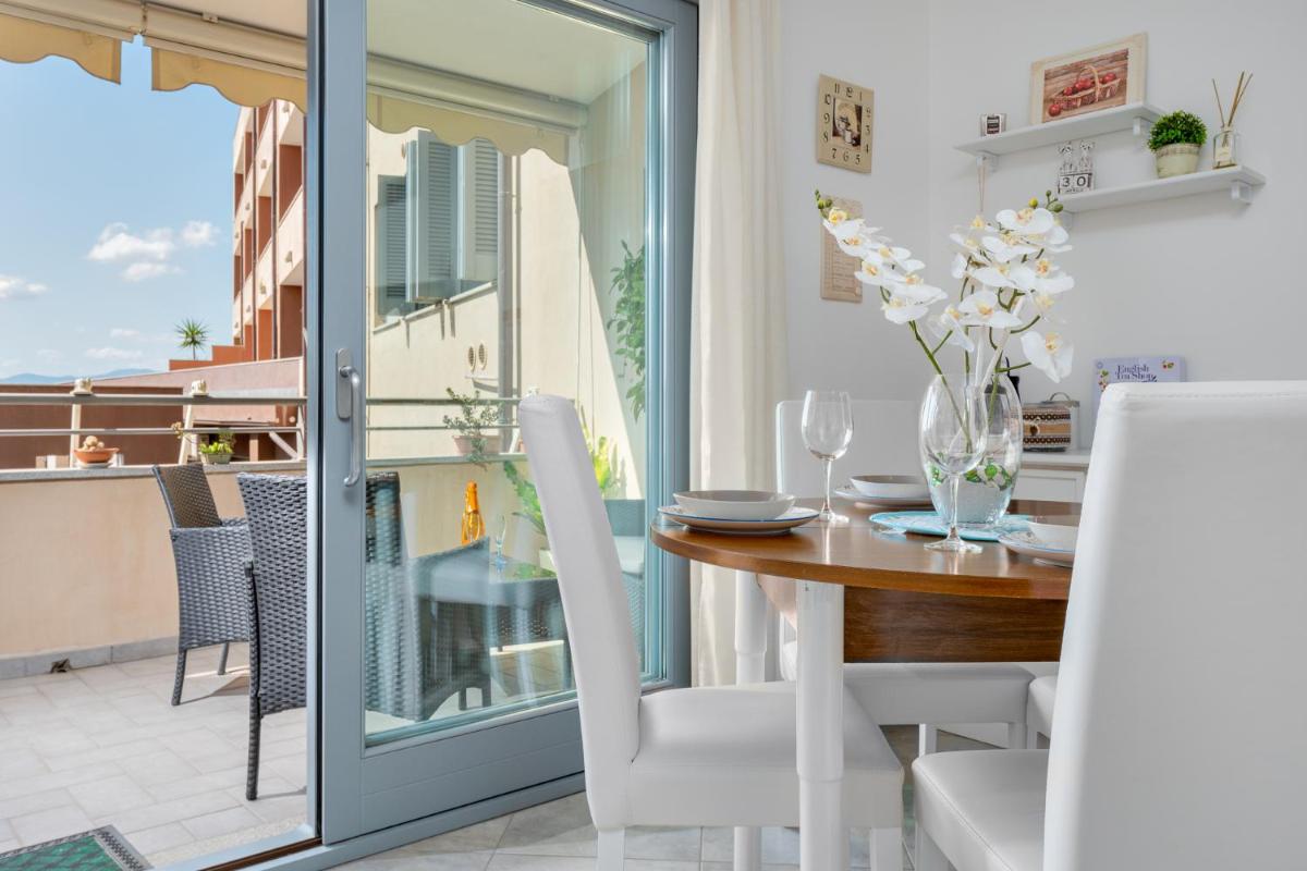 OLBIA COSTA SMERALDA Luxury Apartment with Balcony - Housity