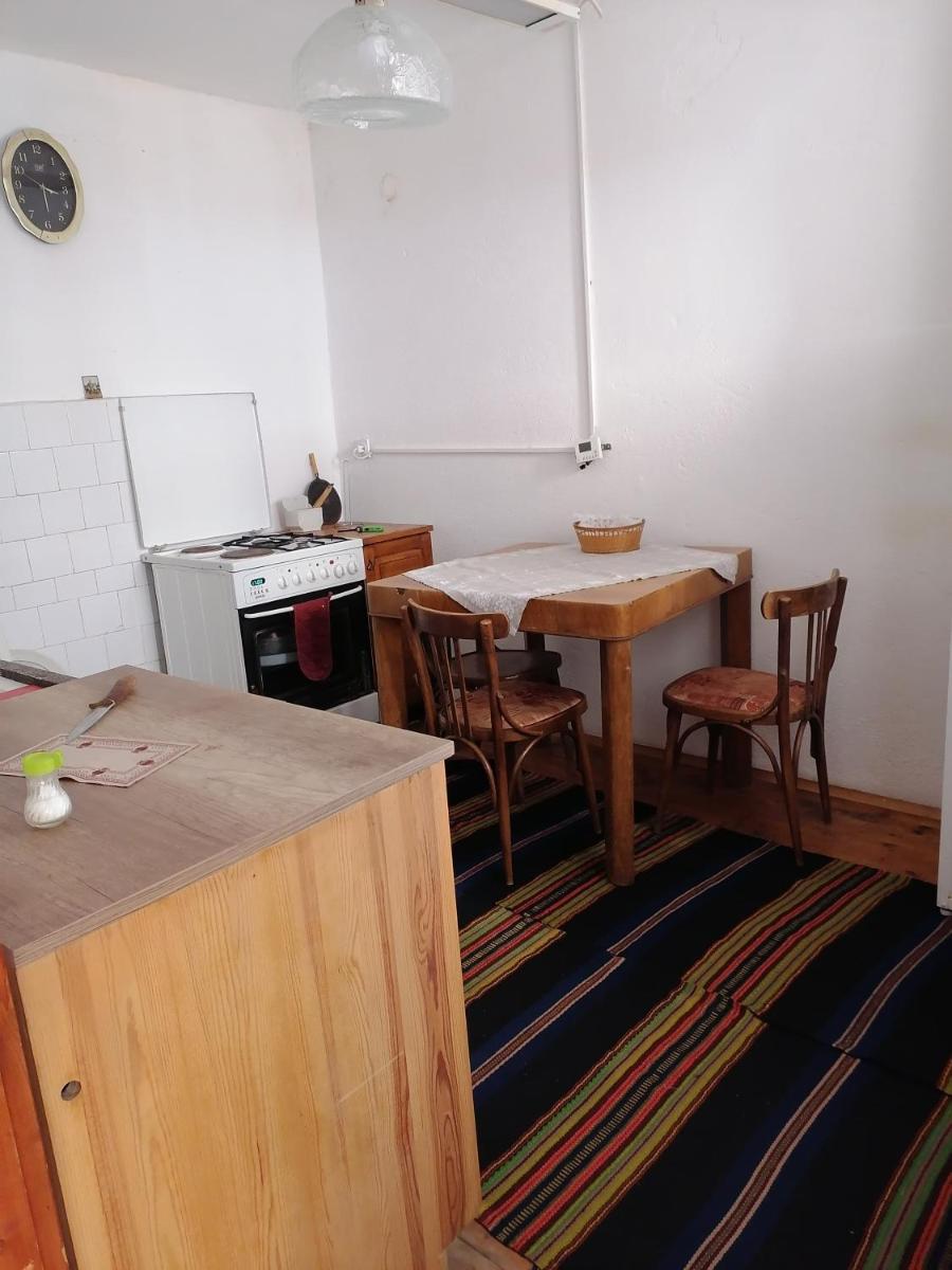 Емил - Housity