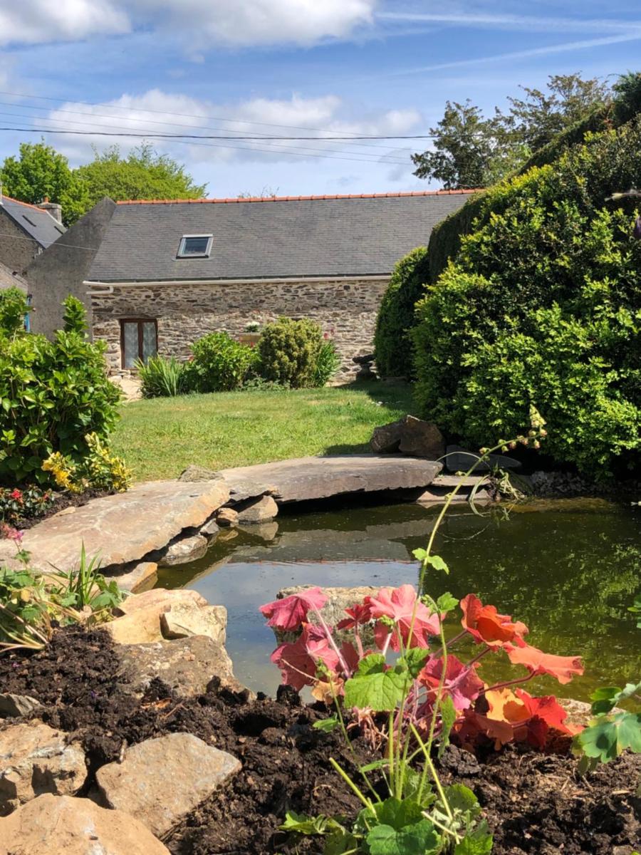 The Lotus. Romantic, rural hideaway near Huelgoat - Housity