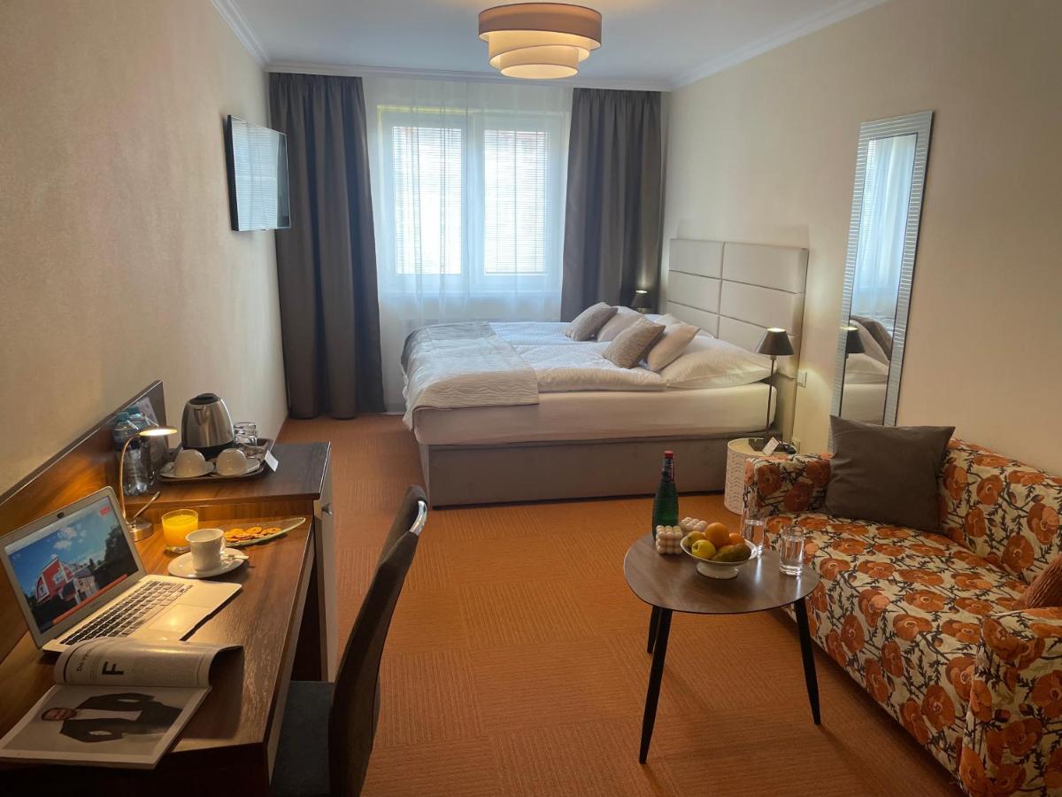 Hotel Garni Expo - Housity