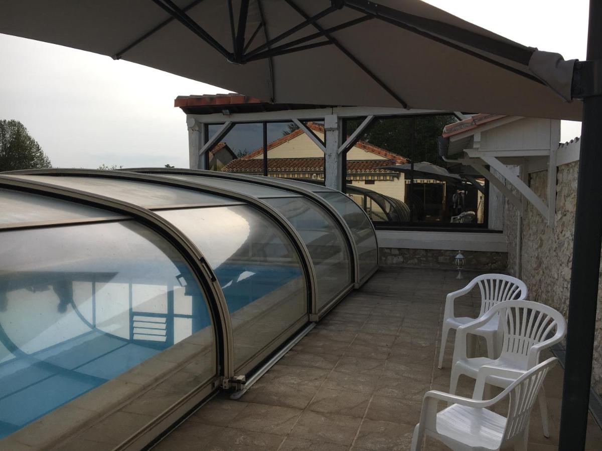 Villa Charentaise avec piscine privée - Housity
