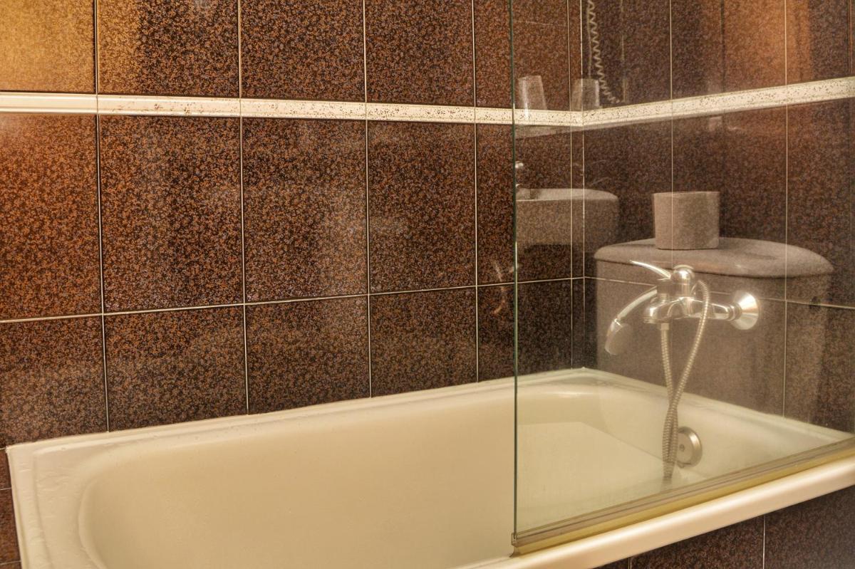 Hostal la Colegiata - Housity