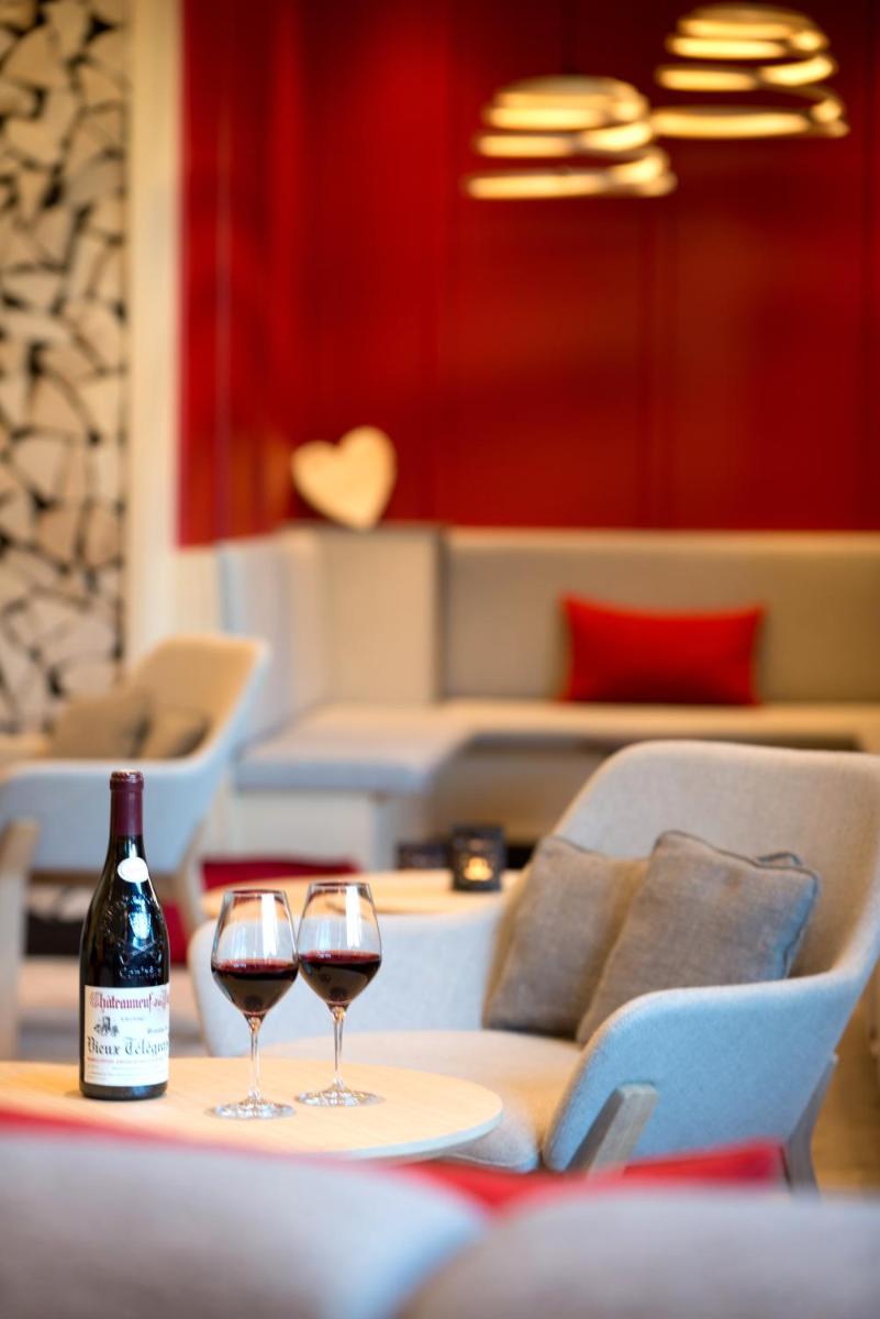 Coin salon dans l'établissement LE CLOS DES SOURCES Hôtel & Spa
