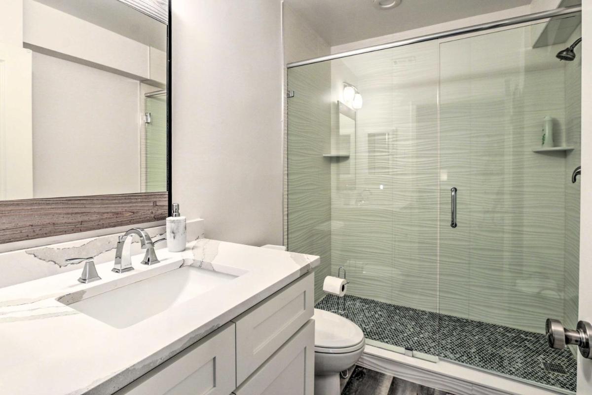 Harborfront Hilton Head Condo with Sunset Views! - Housity