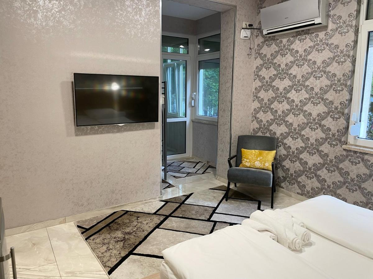 De Luxe Studio Burgas, City Center - Housity