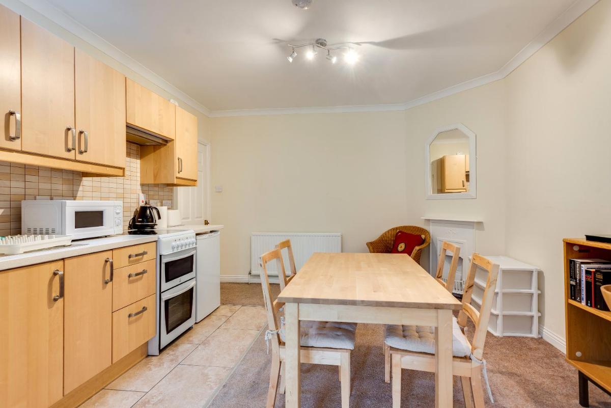 Spacious 1-Bedroom Flat with garden & free parking in Yarnton - Housity