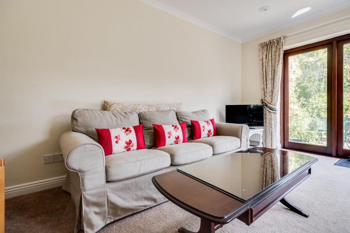 Spacious 1-Bedroom Flat with garden & free parking in Yarnton - Housity