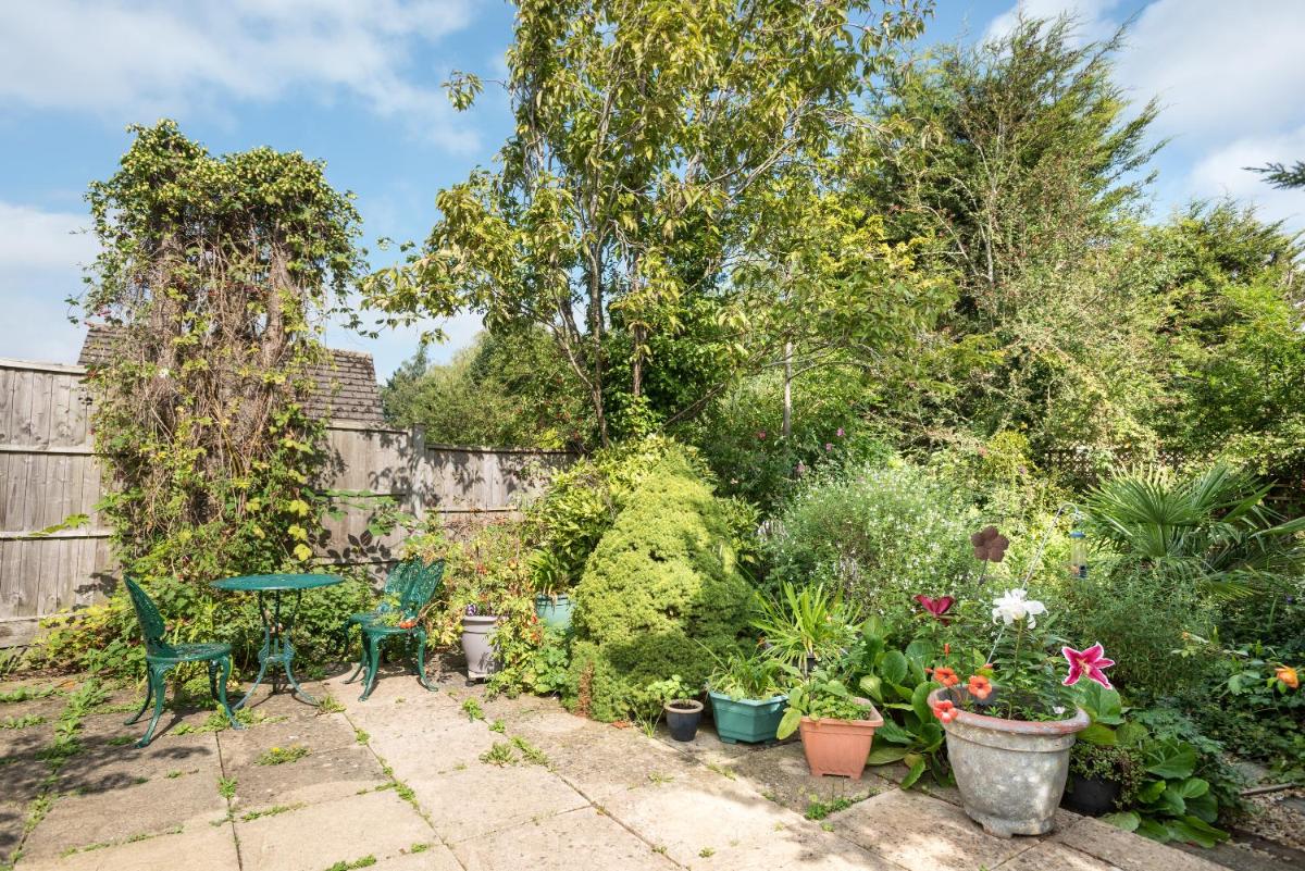 Spacious 1-Bedroom Flat with garden & free parking in Yarnton - Housity