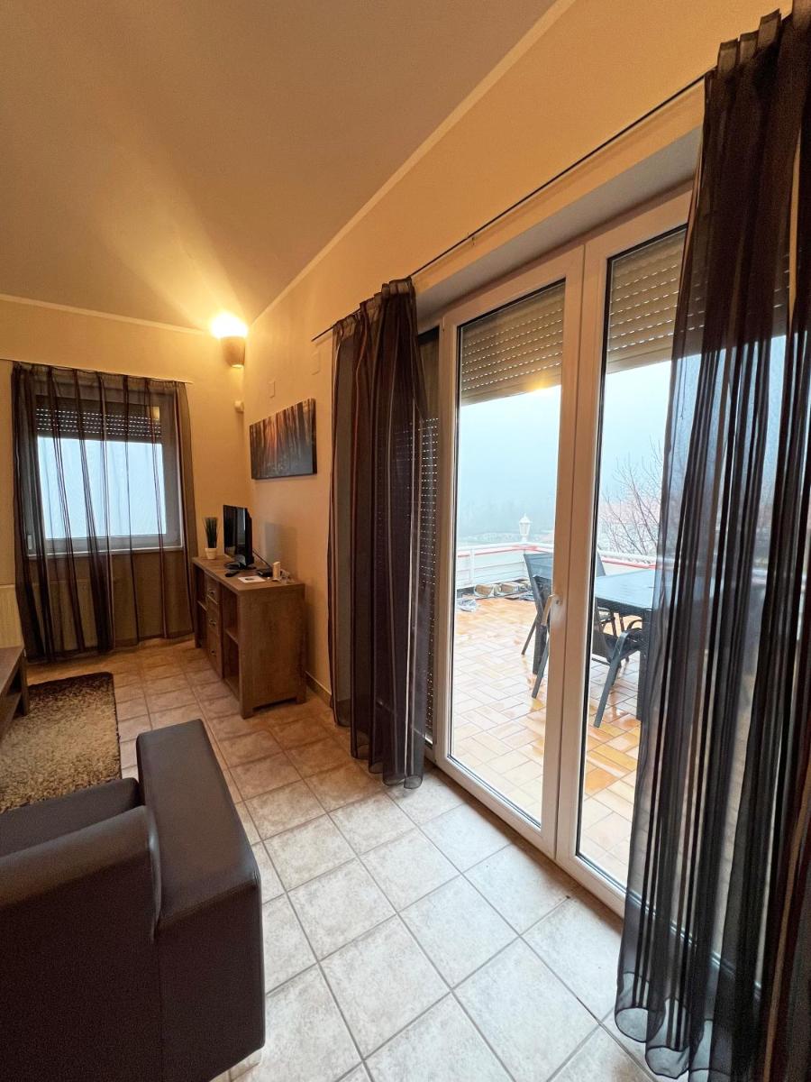Dunai Panorámás Apartman Dunaszentmiklóson - Housity