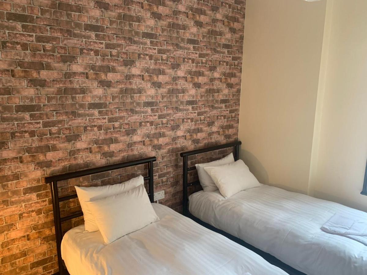 Ovington Grove 1 free parking fully equipped kitchen 3 bedrooms Netflix - Housity
