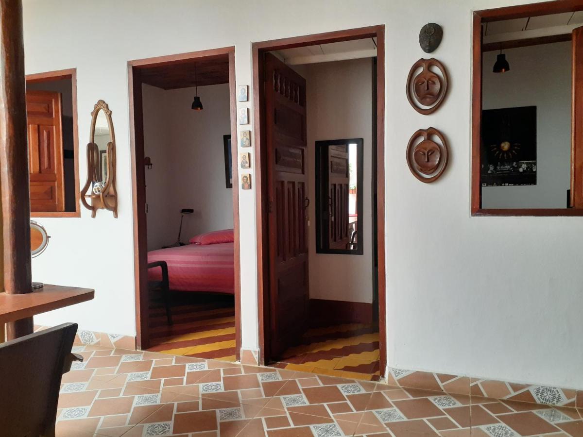 Hostal La Comedia - Housity