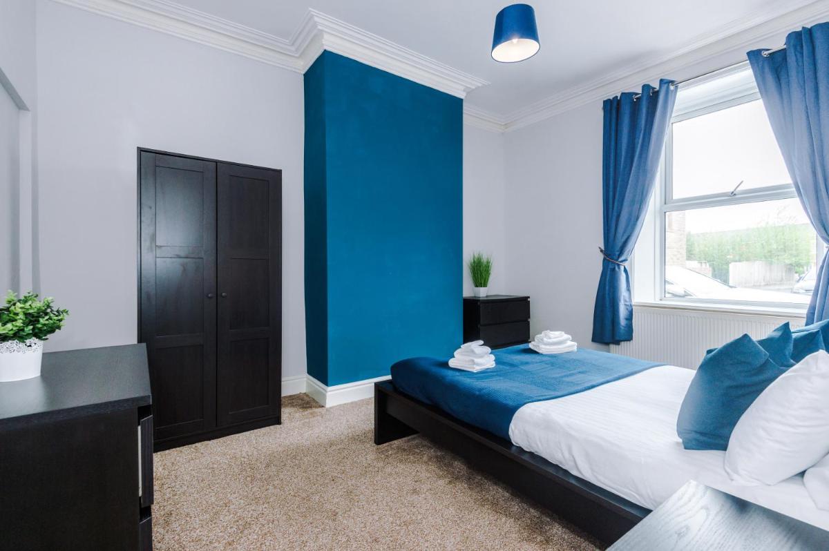 A stylish 3 bedroom Town House sleeping up to 8 - Housity