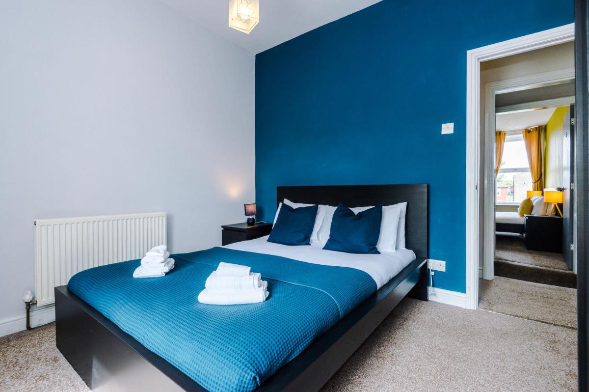 A stylish 3 bedroom Town House sleeping up to 8 - Housity