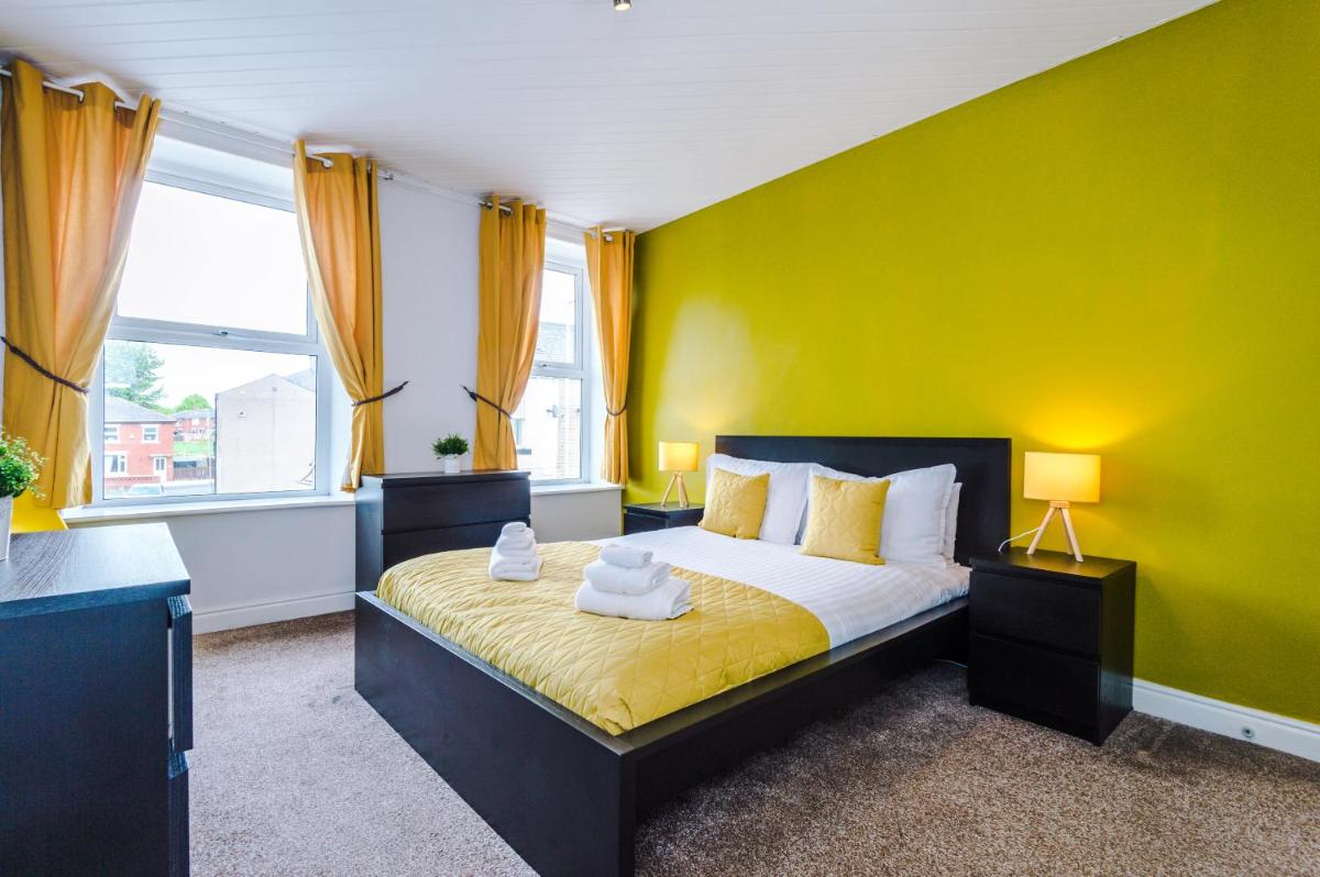 A stylish 3 bedroom Town House sleeping up to 8 - Housity