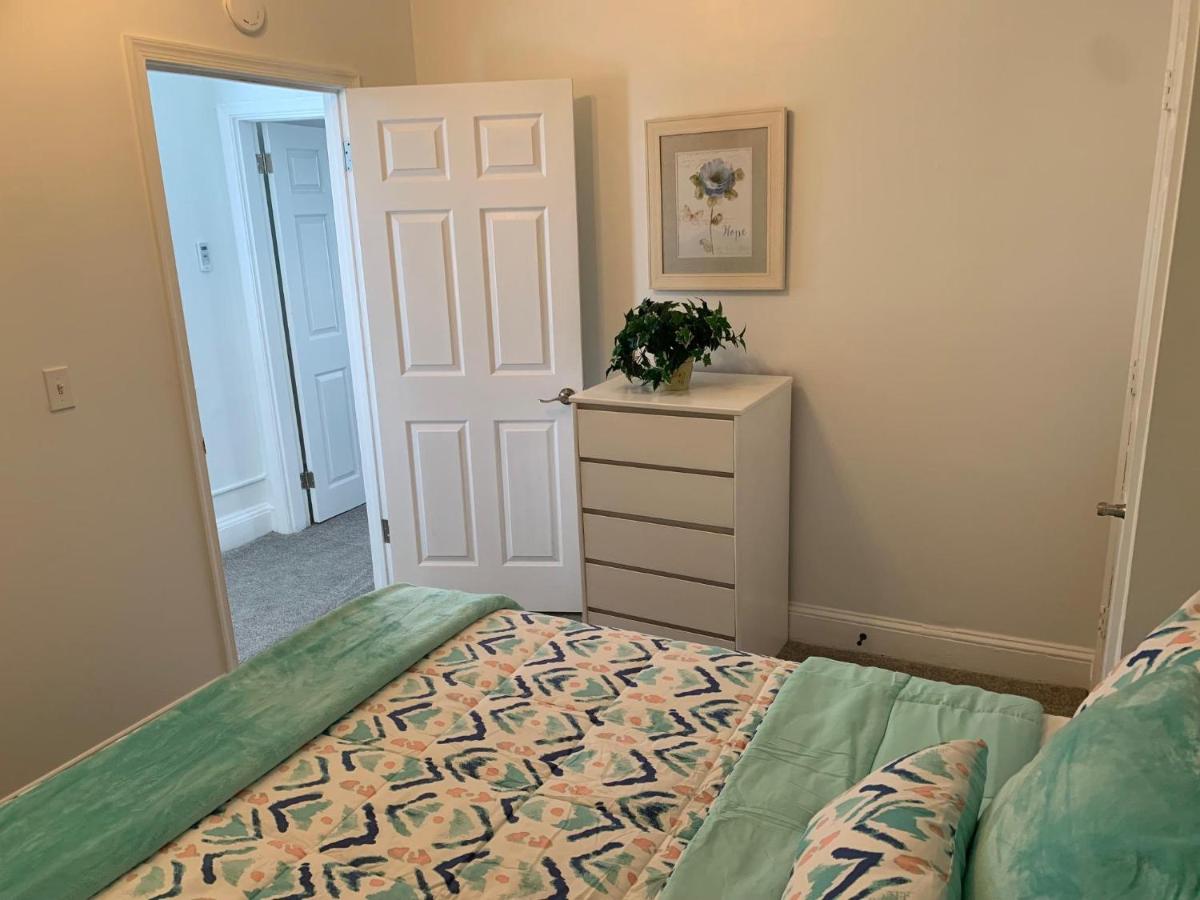 Stylish 2BD/1BA apartment located in Federal Hill - Housity