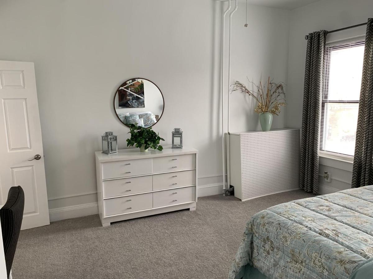 Stylish 2BD/1BA apartment located in Federal Hill - Housity