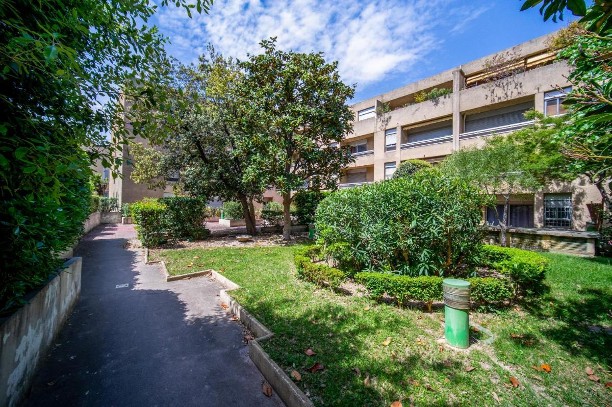 Appartement terrasse Vieux Port Cour Julien - Housity