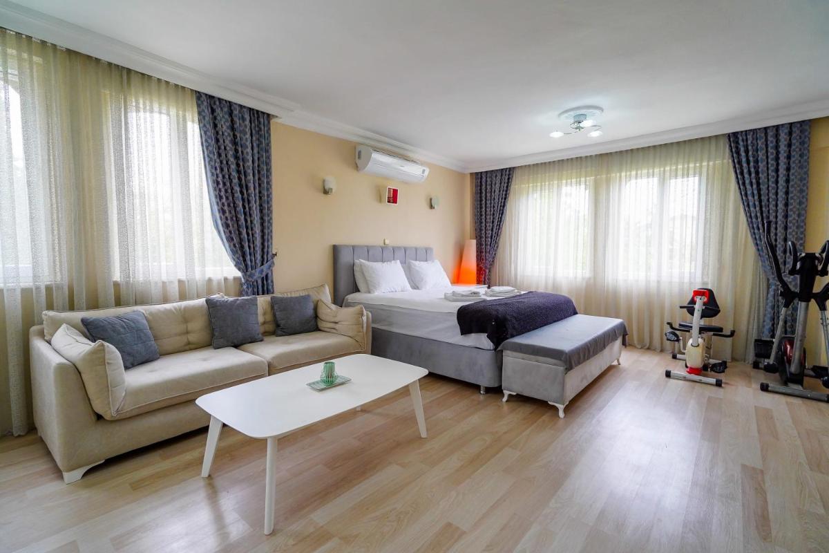 Colorful House Close to Beach With Garden and Balcony in Kemer - Housity