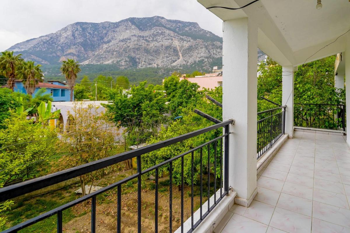 Colorful House Close to Beach With Garden and Balcony in Kemer - Housity