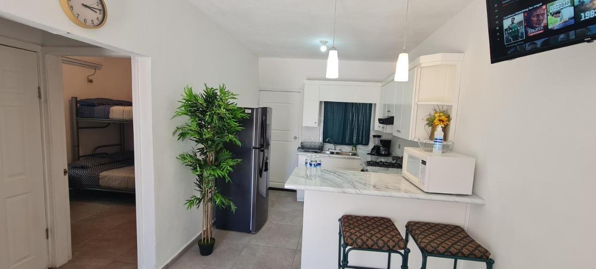 Suitetrails - GATED AND VERY SECURED WHITE HOUSE 6 MINS FROM THE BEACH