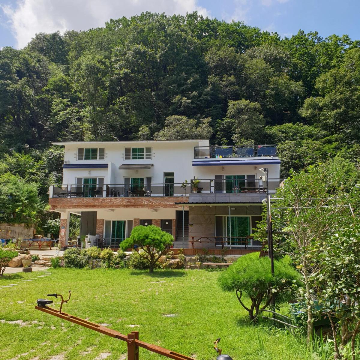 Daeunsan Mountain Valley Pension - Housity
