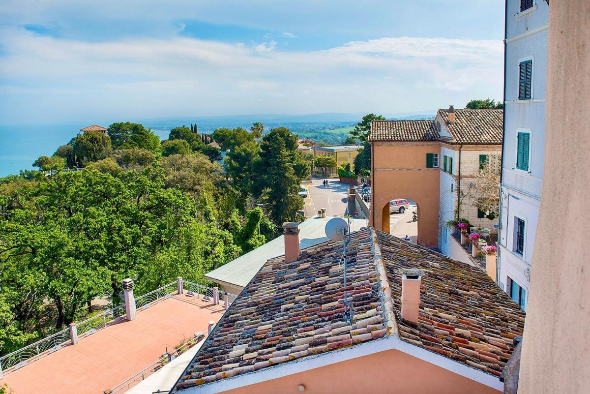 S264 - Sirolo, meraviglioso quadrilocale con vista mare - Housity