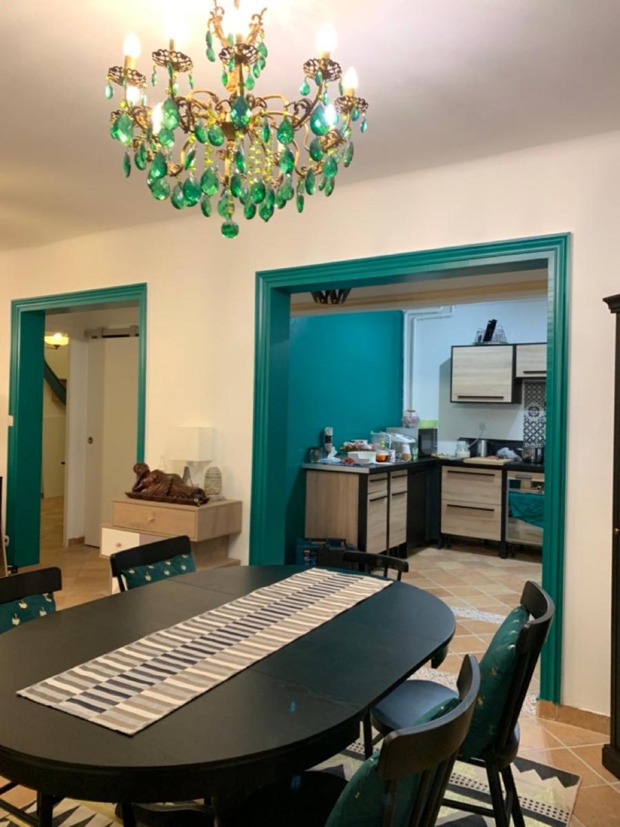 Joyeuse villa de 2 chambres avec jardin fleuri - Housity