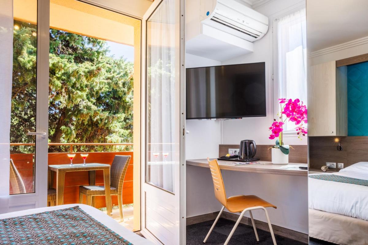 Cuisine ou kitchenette dans l'établissement Hotel SPA Plage St Jean