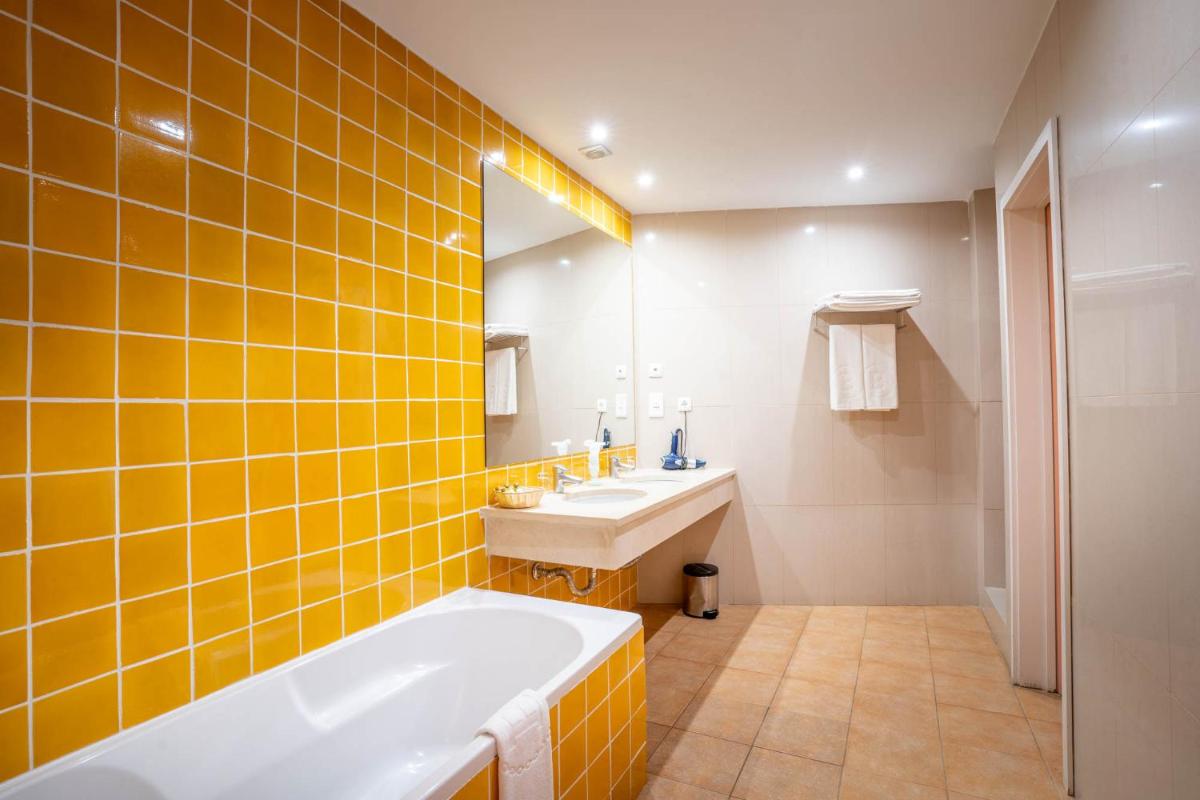 Uma casa de banho em Boa Vista Hotel & Spa - Adults Only