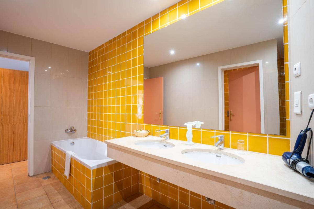 Uma casa de banho em Boa Vista Hotel & Spa - Adults Only