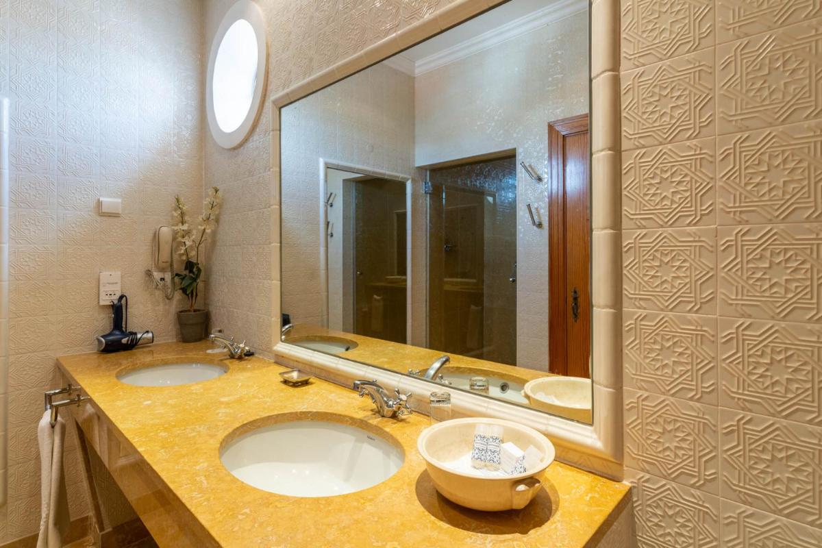Uma casa de banho em Boa Vista Hotel & Spa - Adults Only