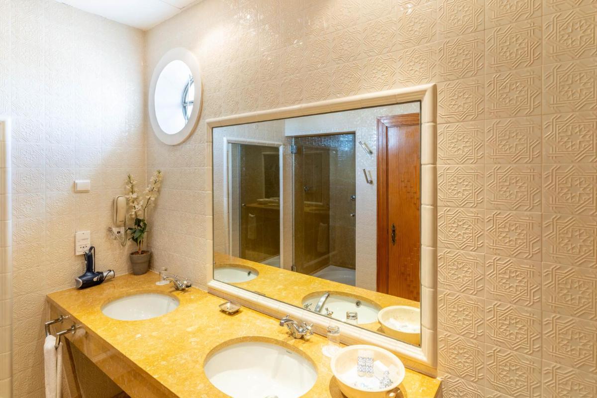 Uma casa de banho em Boa Vista Hotel & Spa - Adults Only