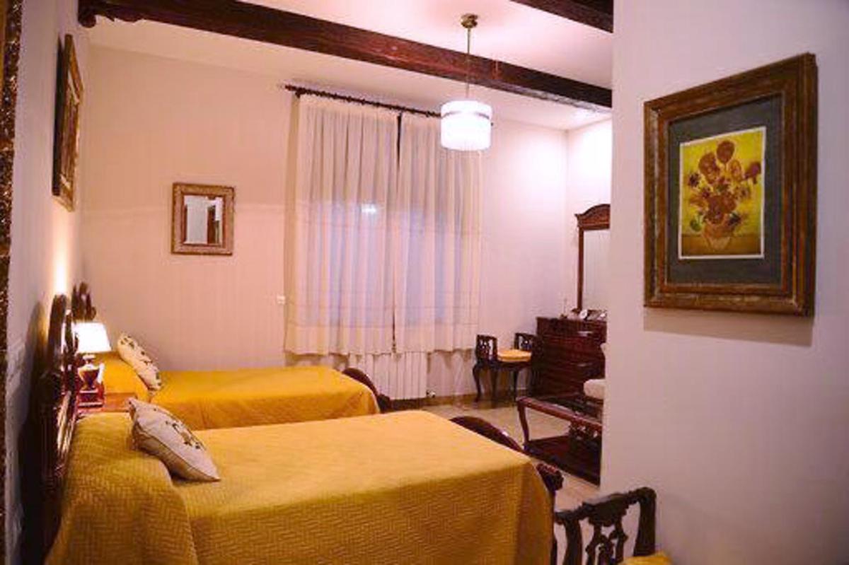 Charming Villa in Fernan Caballero with Private Pool - Housity