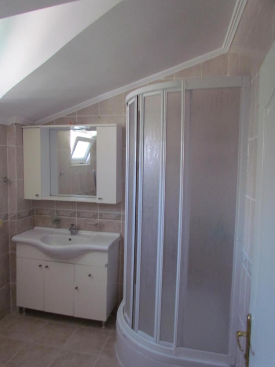 Side 3 Bedroom Apartment Alure - Housity