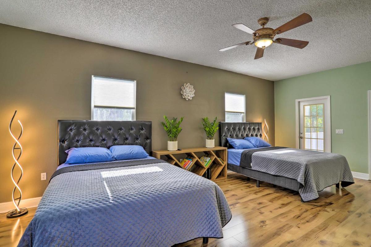 Modern Clearwater Home with Deck 9 Mi to Beach - Housity