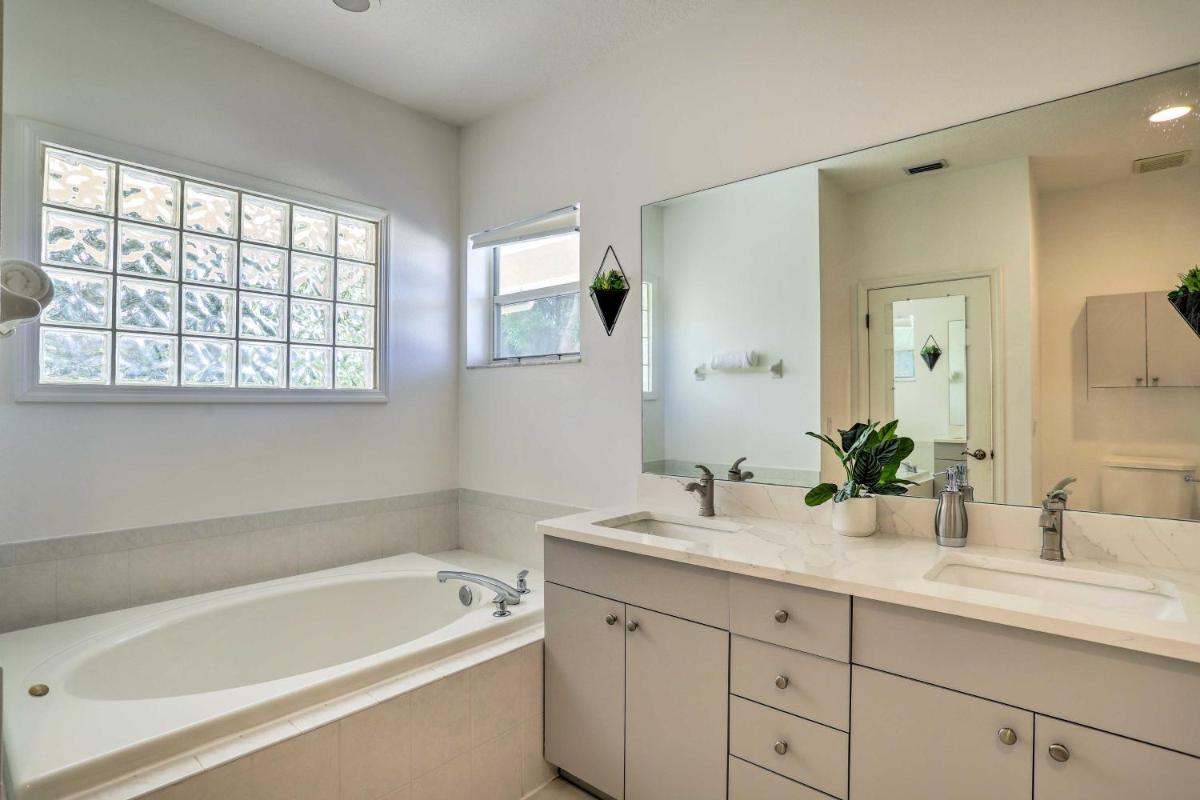 Modern Clearwater Home with Deck 9 Mi to Beach - Housity