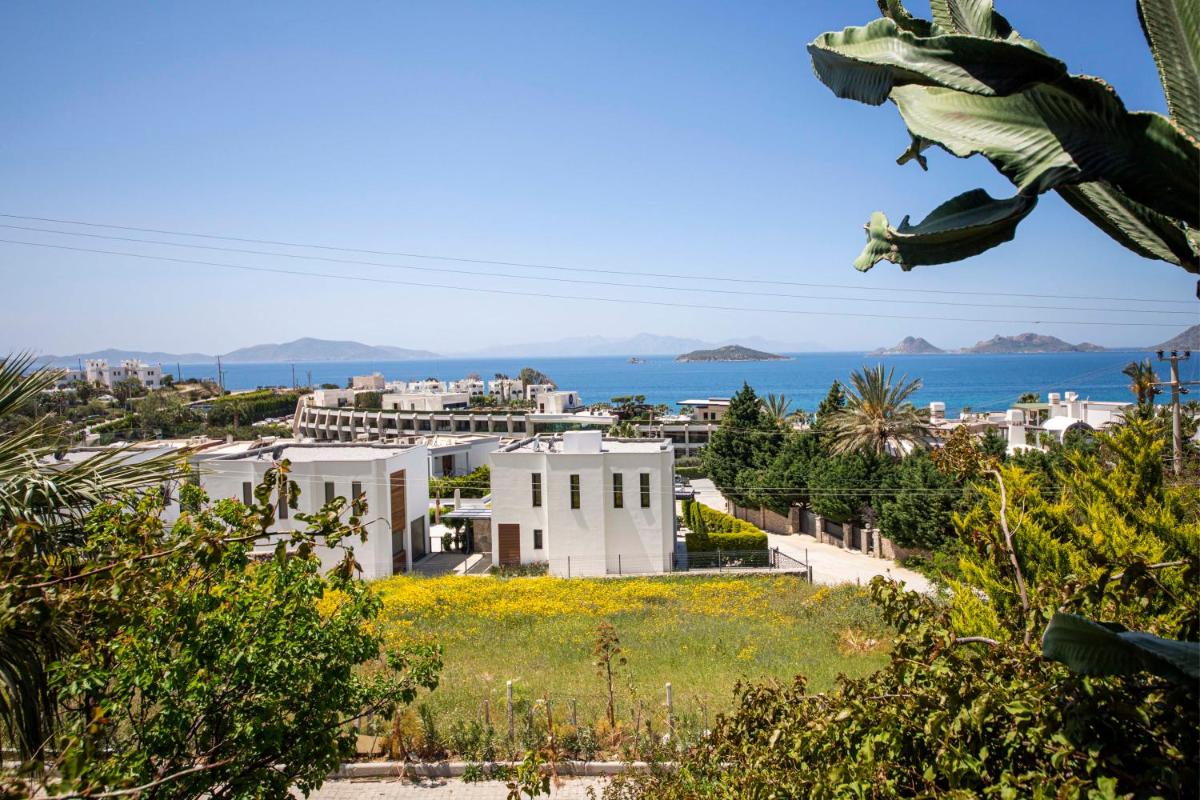 Cozy House With Balcony and Backyard Surrounded by Nature in Bodrum - Housity