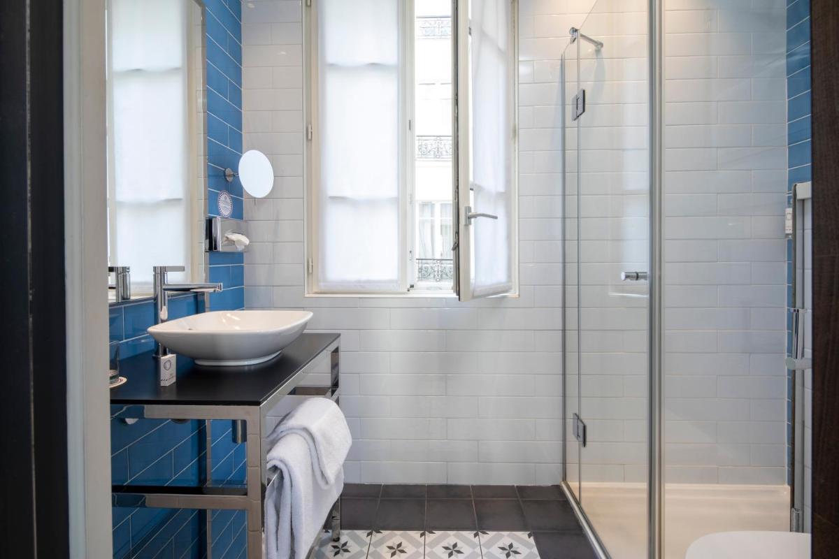 Salle de bains dans l'établissement Les Matins de Paris & Spa