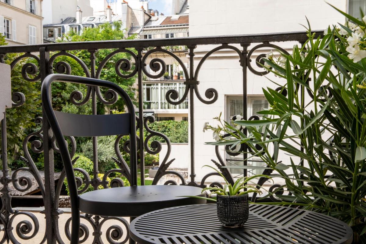 Balcon ou terrasse dans l'établissement Les Matins de Paris & Spa