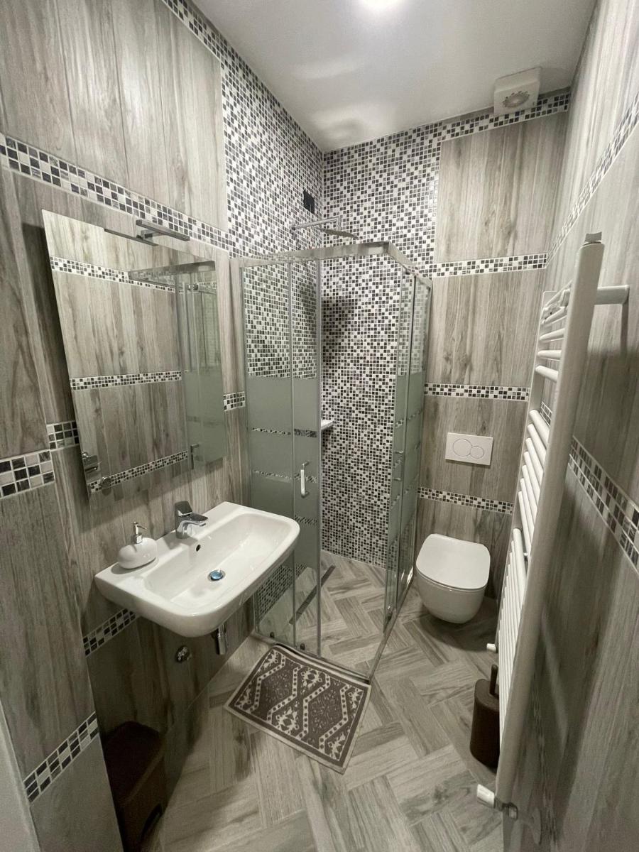 Holiday Rooms Rho - Housity