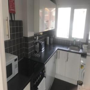 Modern 2 Bed Apt. 5 Mins to Common Wealth Games - Housity