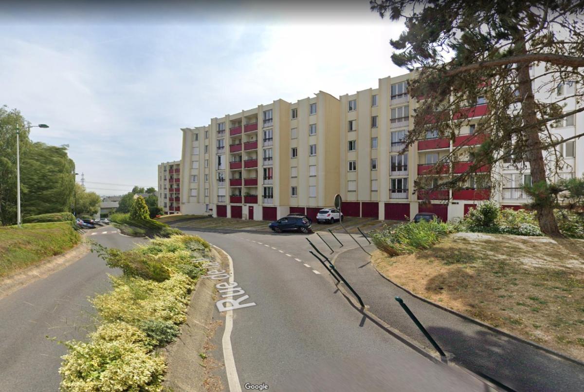 Chambre 14m² proche Saclay / Massy bus à 2' à pied - Housity