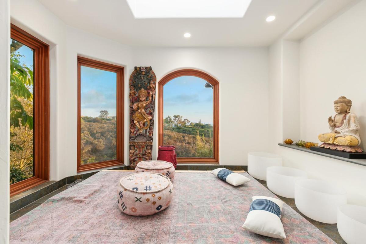 Casa Blanca - Housity