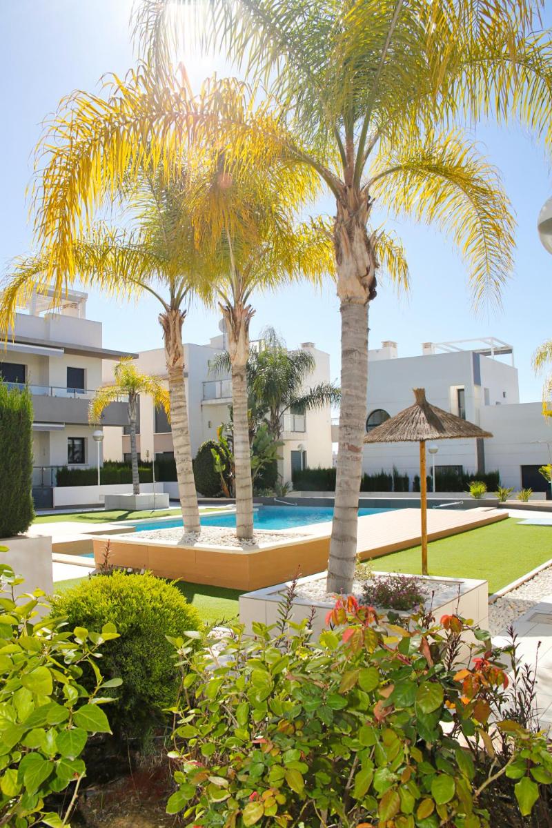Fantastic Home with AC, pool and bbq - Housity