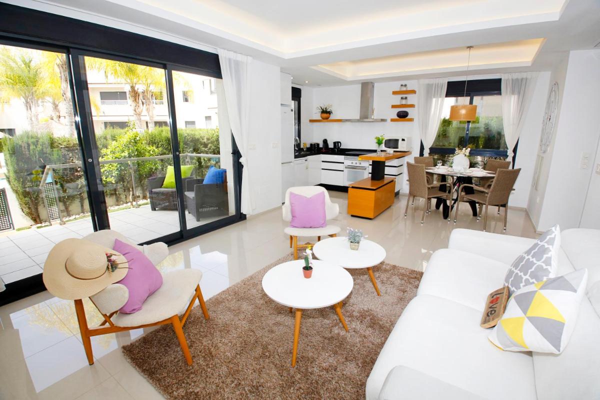 Fantastic Home with AC, pool and bbq - Housity