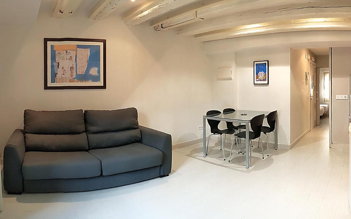 ClassBedroom Gothic Ramblas Apartments - Housity