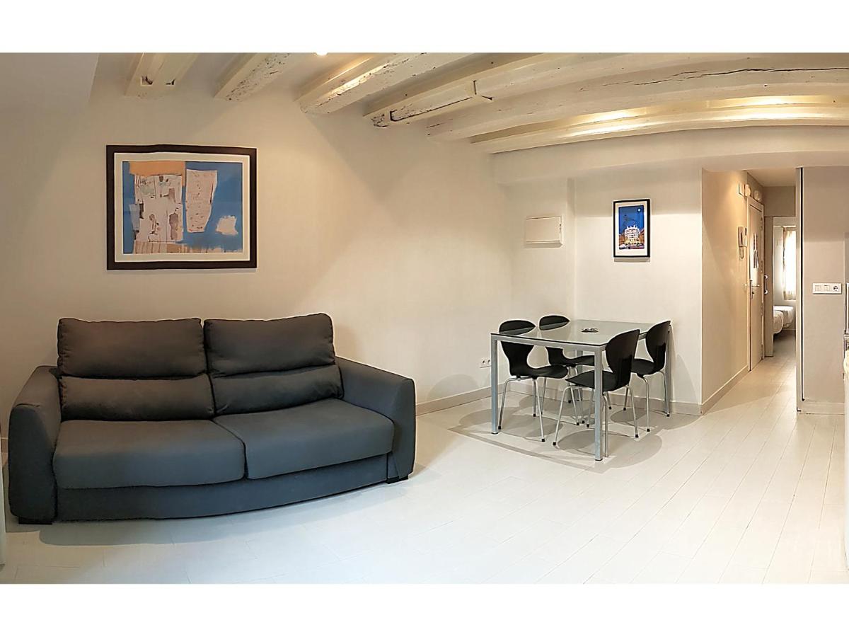 ClassBedroom Gothic Ramblas Apartments - Housity