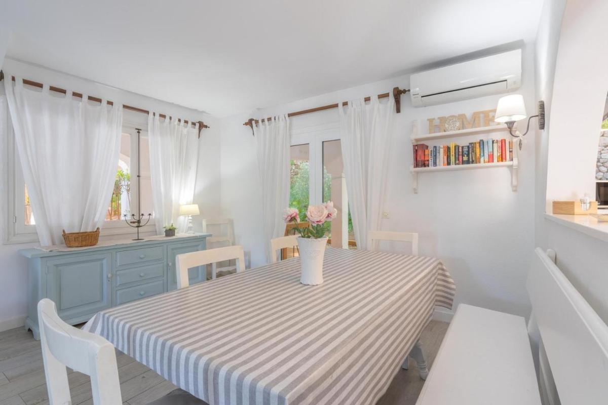 Gorgeous renovated Cala Sant Vicenc Beach Villa - Housity